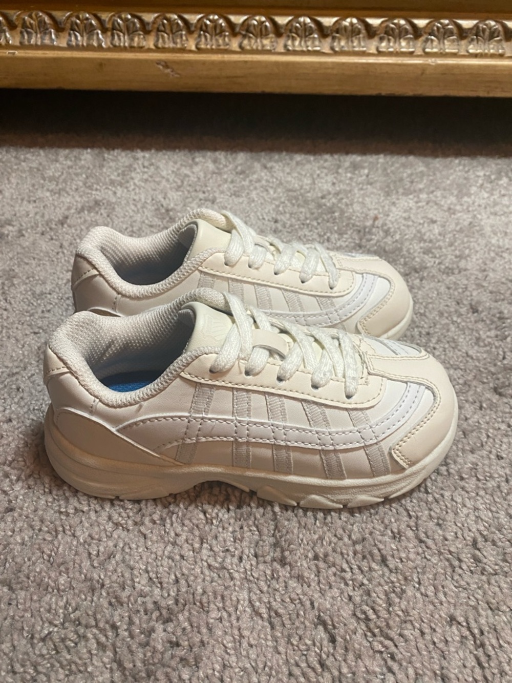 Kids KSwiss Classic low top Cream Lace-Up Athletic Sneakers size 10